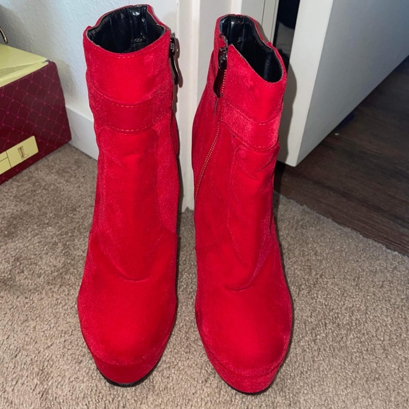 Absolutely Fierce Pair of Red Velvet-like Boots Size 38 (7.5 US) - Picture 3 of 6
